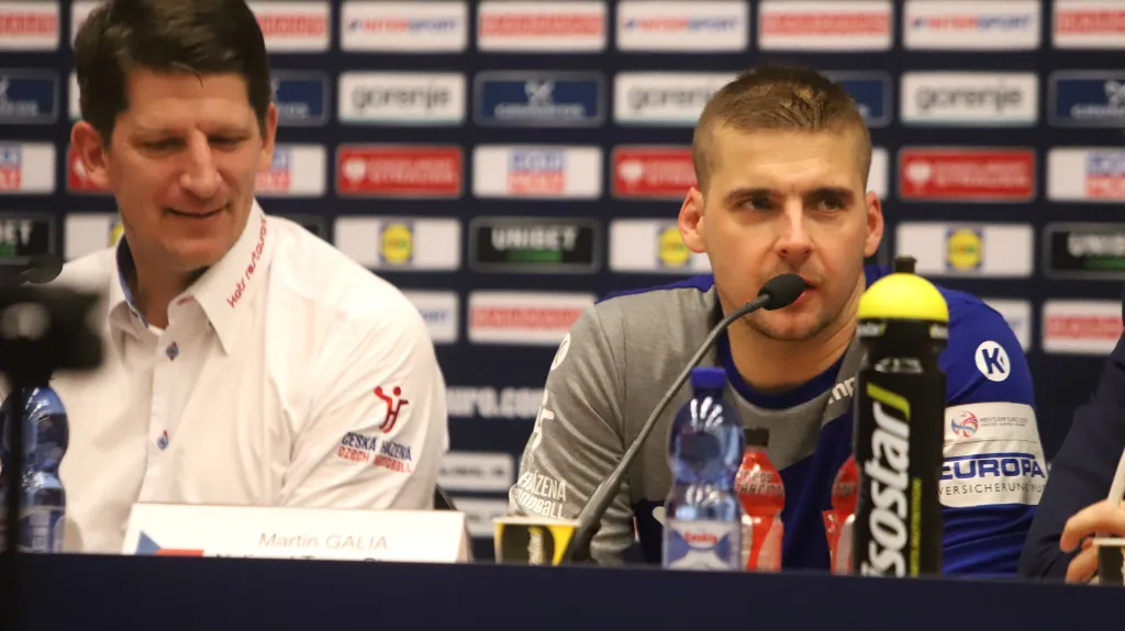Trenér Daniel Kubeš a brankář Martin Galia