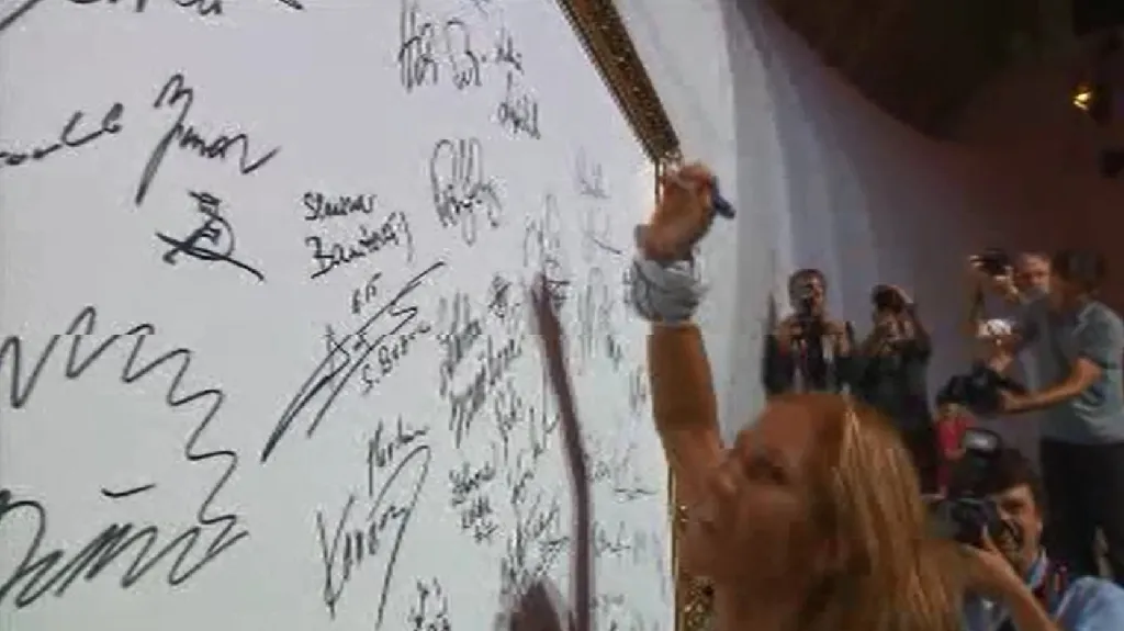 Zeď slávy vydražena za milion