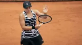 Bartyová si po obratu zahraje s Vondroušovou o titul z Roland Garros
