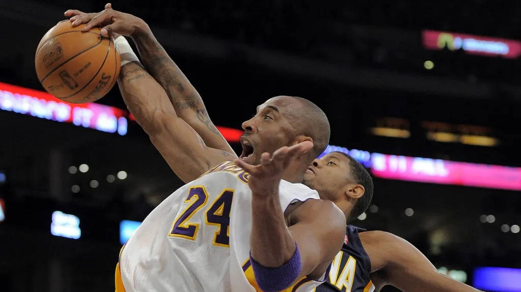 Kobe Bryant v utkání s Indianou