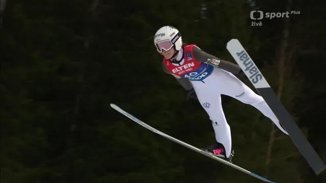 Skok Prevcové v 1. kole na velkém můstku