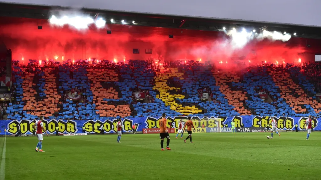 Choreo fanoušků Slavie Praha v utkání proti Viktorii Plzeň