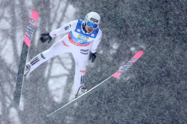 Podvádějí skokani na lyžích aplikováním injekcí do rozkroku?