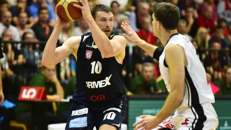 Basketbalisté Nymburka získali čtrnáctý titul v řadě