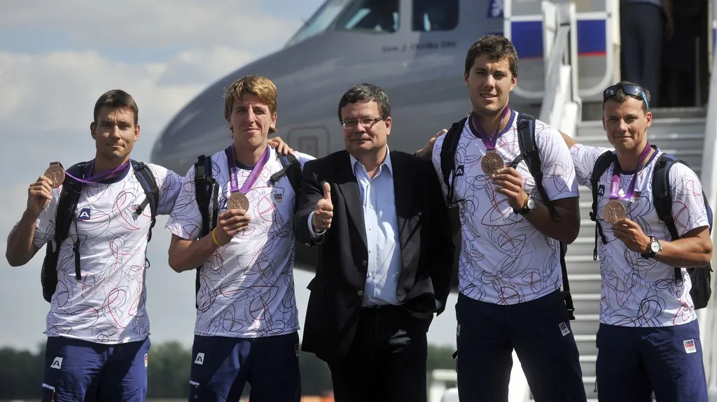 Členové bronzového čtyřkajaku