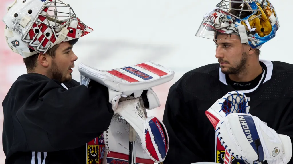 Michal Neuvirth (vlevo) a Petr Mrázek