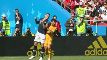 Hernandezovo nafilmované zranění hlavy v utkání proti Austrálii