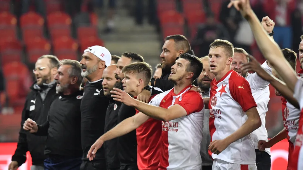 Fotbalisté Slavie slaví titul