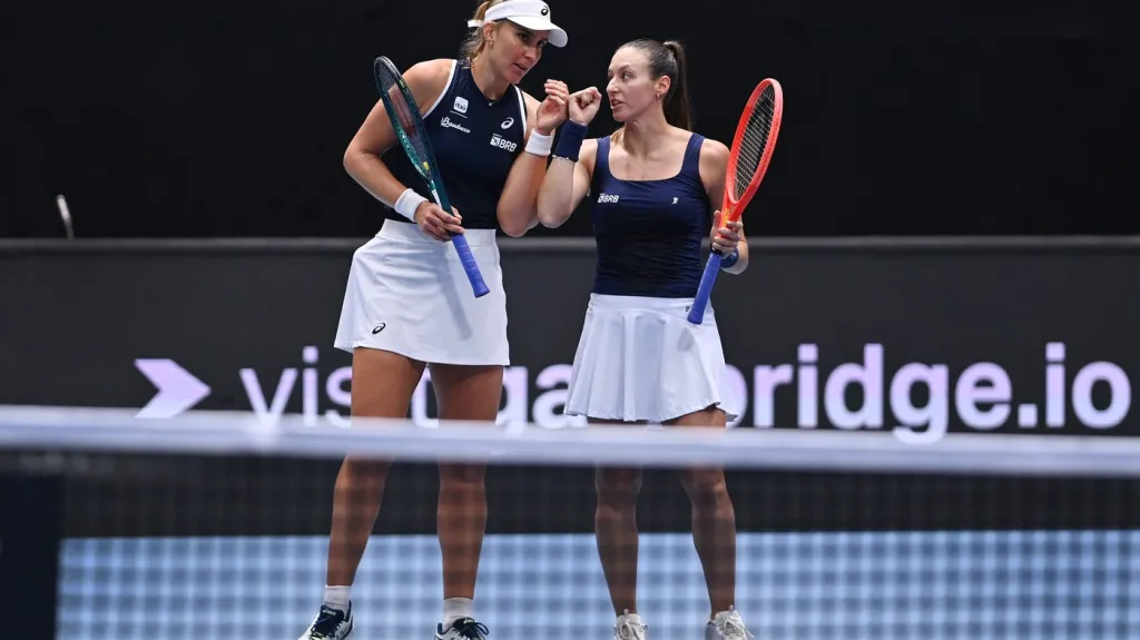 Brazilské tenistky Beatriz Haddadová Maiaová (vlevo) a Luisa Stefaniová