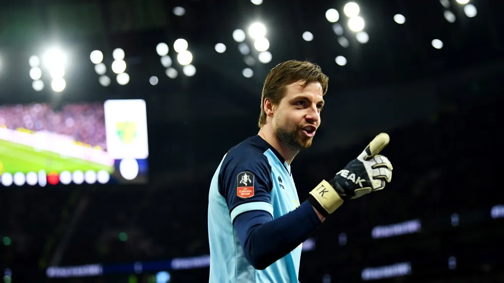 Tim Krul v dresu Norwiche v utkání FA Cupu