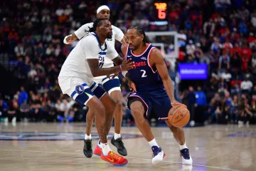 Naz Reid a Kawhi Leonard v utkání Clippers s Minnesotou