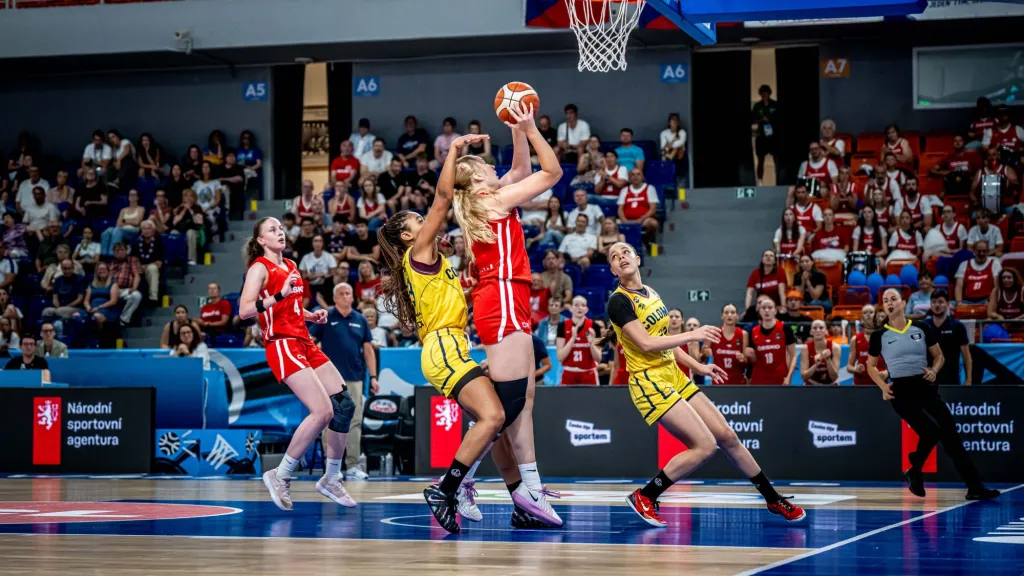 České basketbalistky do 17 let v duelu s Kolumbií