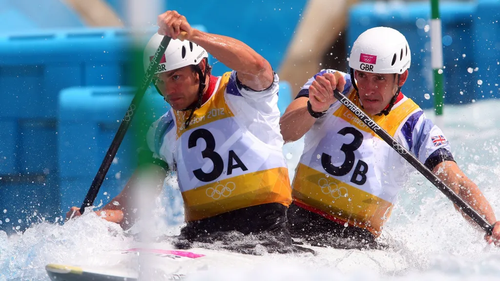 Vítězní deblkanoisté Baillie a Stott (vpravo)