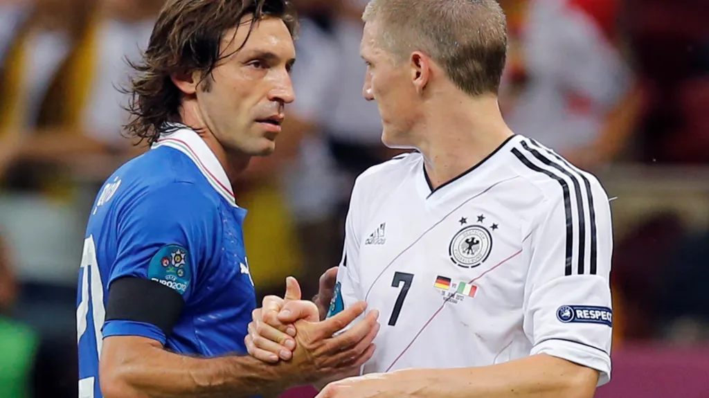 Andrea Pirlo a Bastian Schweinsteiger