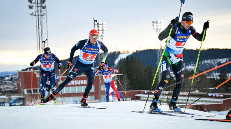 Sestřih štafetového závodu biatlonistů v Östersundu