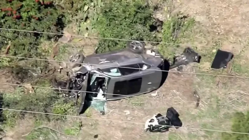 Auto Tigera Woodse po nehodě