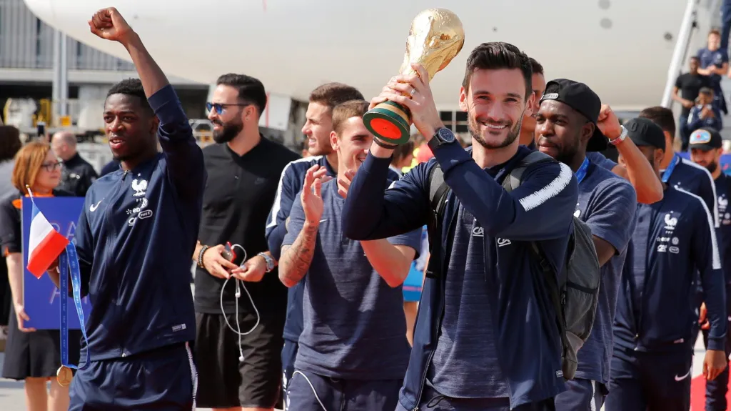 Fotbalisté Francie s trofejí pro mistry světa