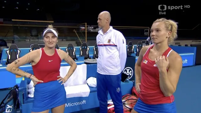 Závěr utkání Siniaková, Vondroušová – Kawaová, Linetteová