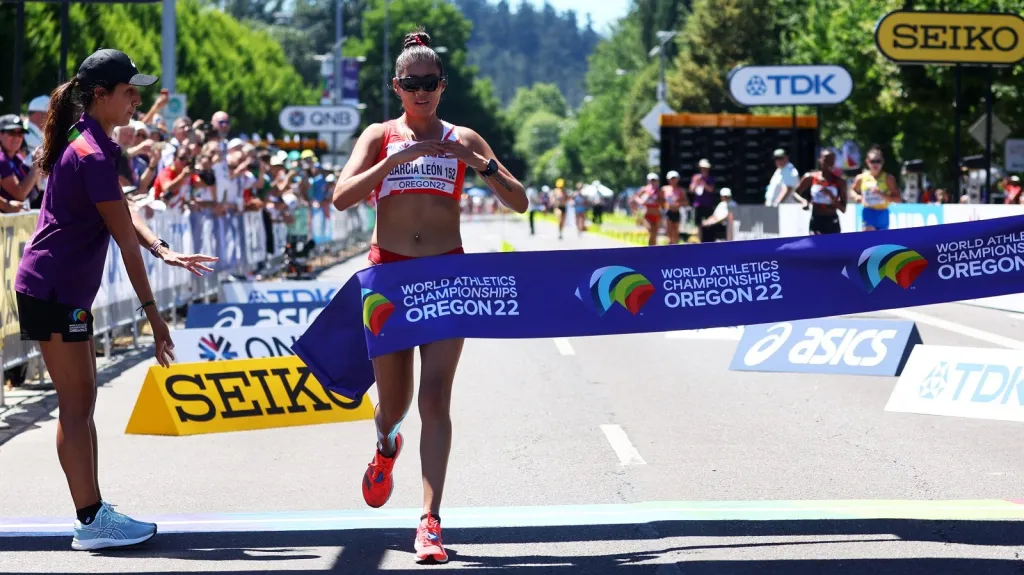 Závěr závodu chodkyň na 20 kilometrů