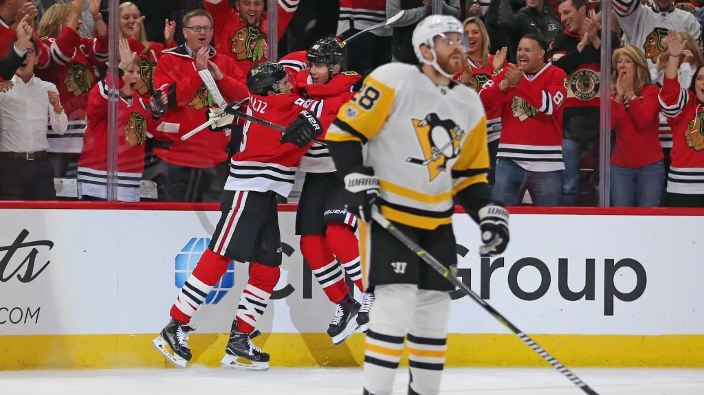 Hokejisté Chicaga slaví v utkání proti Pittsburghu