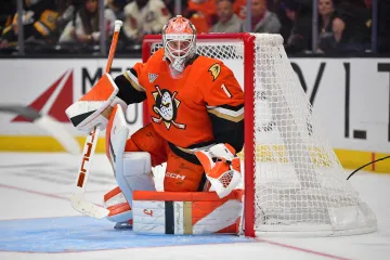 Sestřih zákroků Dostála v uplynulém týdnu NHL