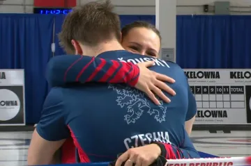 Julie Zelingrová a Vít Chabičovský se radují z postupu na olympijské hry