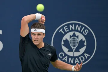 Jakub Menšík během zápasu s Francouzem Térencem Atmanem
