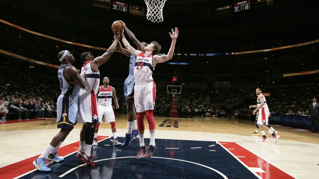 Jan Veselý v zápase Memphis - Washington