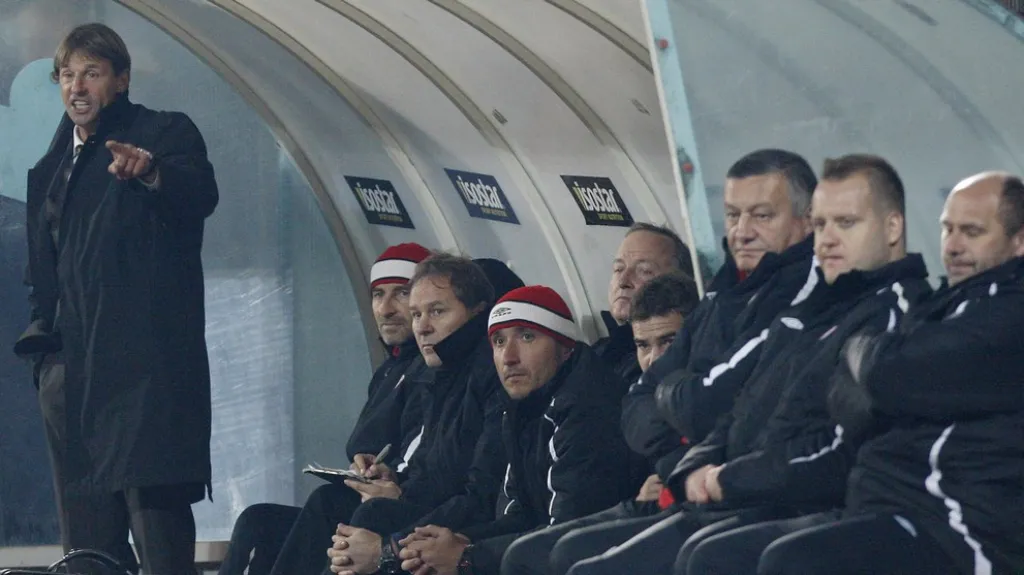 František Straka a lavička Slavie