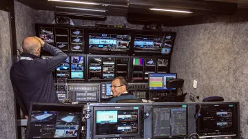 Studio a zázemí ČT v O2 areně před MS v hokeji