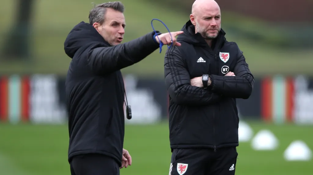 Rob Page (vpravo) a jeho asistent  Albert Stuivenberg