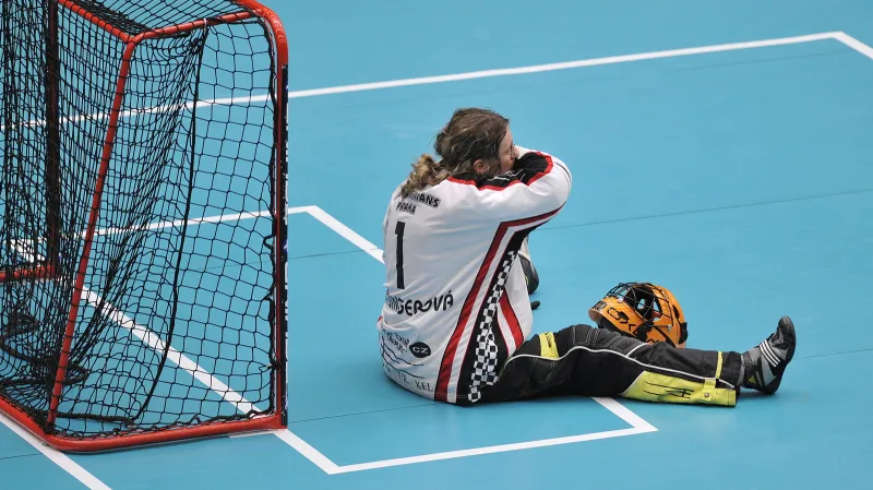 Zklamaná brankářka finského SC Classic Daniela Kreisingerová
