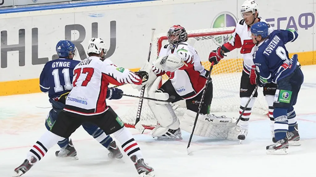 Hráči Dynama uspěli při dobývání branky Avangardu až v nájezdech