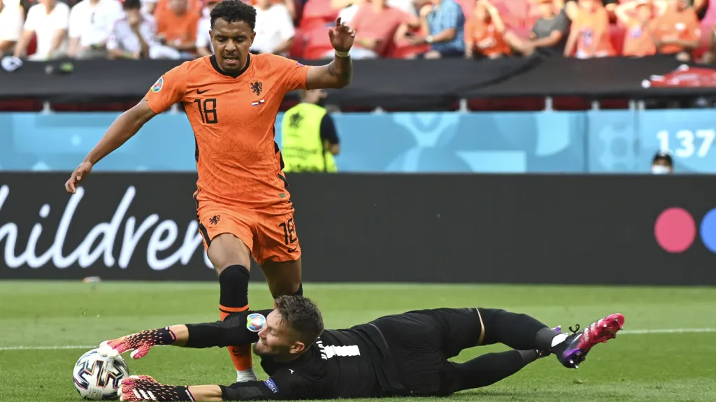 Tomáš Vaclík likviduje samostatný únik Donyella Maleny