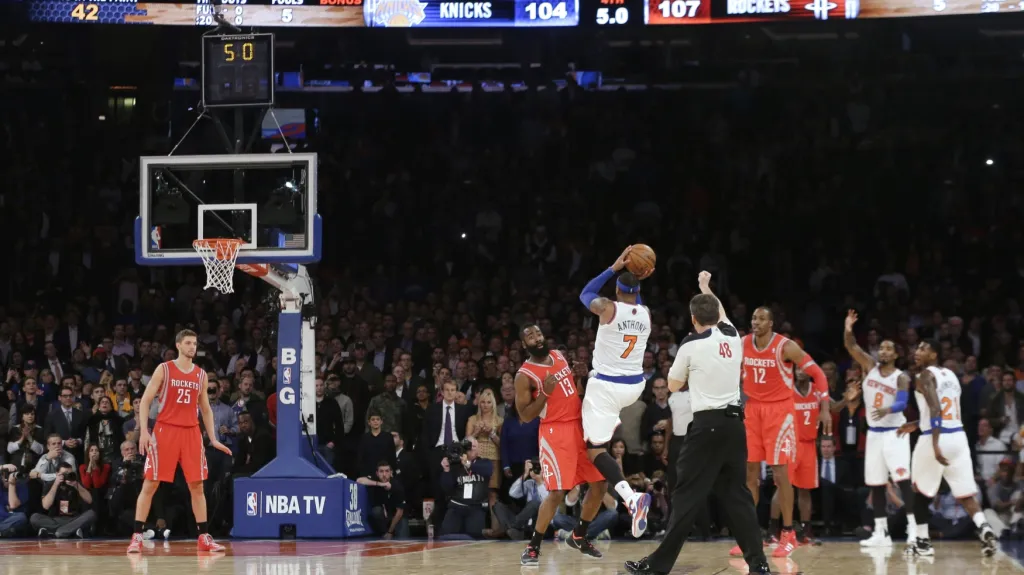 Anthony střílí za Knicks