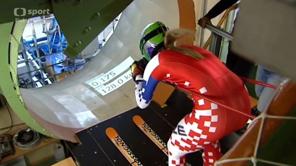 Lyžaři si vyzkoušeli postoj v aerodynamickém tunelu