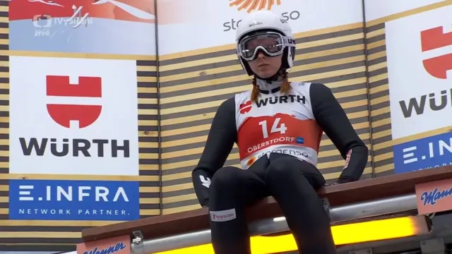 Skoky českých reprezentantek v 1. kole závodu na velkém můstku