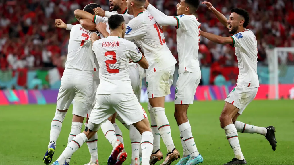 Fotbalisté Maroka oslavují gól na mistrovství světa