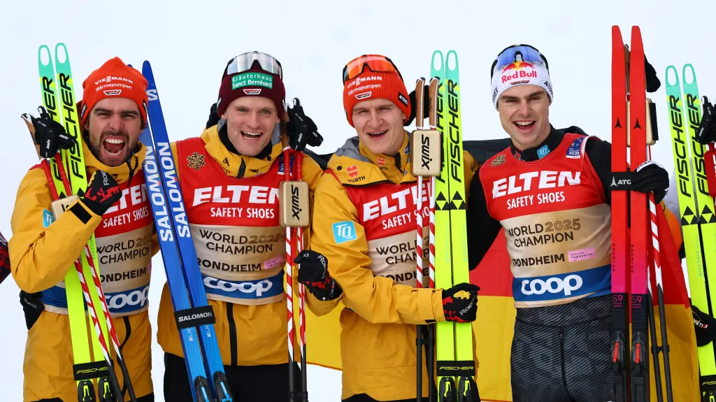 Vítězní němečtí sdruženáři Vinzenz Geiger, Johannes Rydzek, Wendelin Thannheimer a Julian Schmid