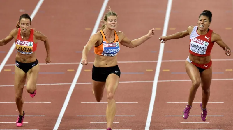 Nizozemka Dafne Schippersová (uprostřed)