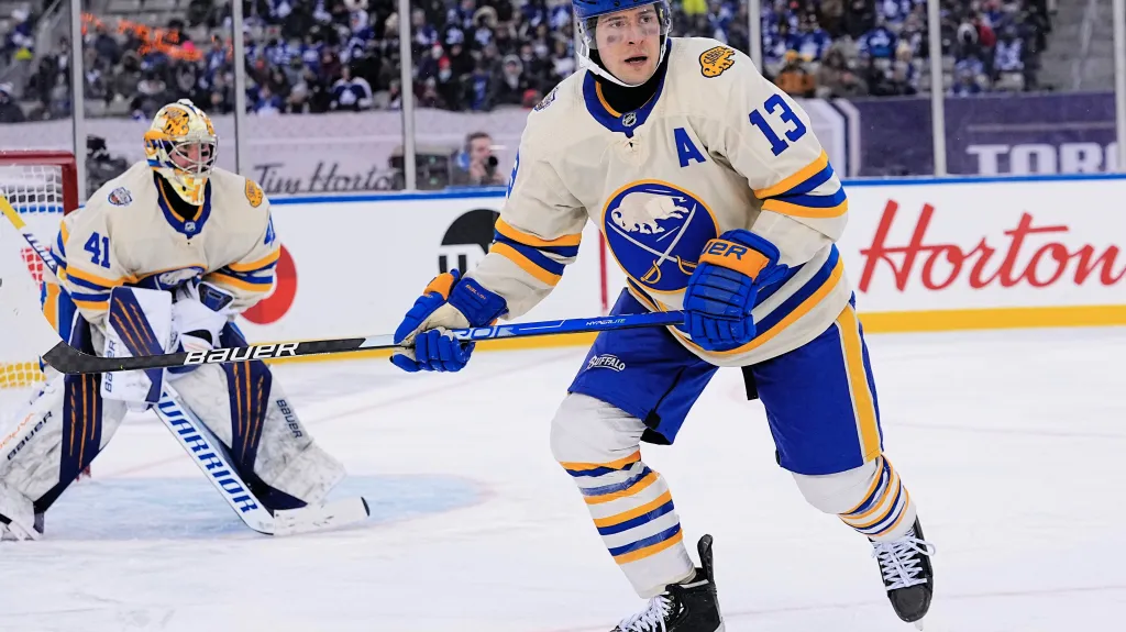 Mark Pysyk na archivním snímku v dresu Buffala