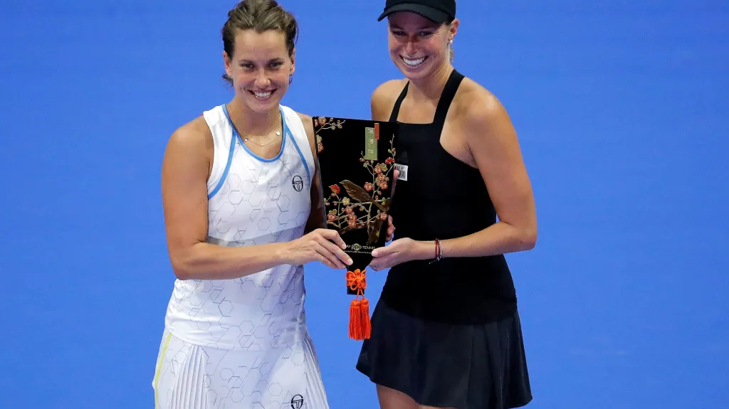 Barbora Strýcová s Andreou Sestini Hlaváčkovou