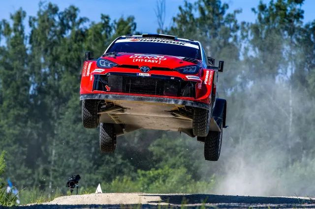 Fin Pajari oslavil v Estonsku premiérovou výhru v rallyovém šampionátu