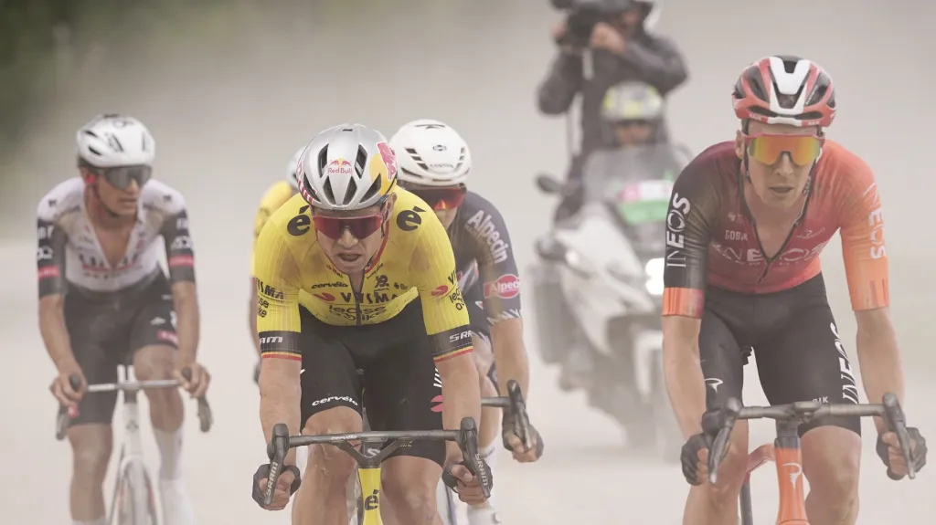 Wout van Aert (uprostřed)