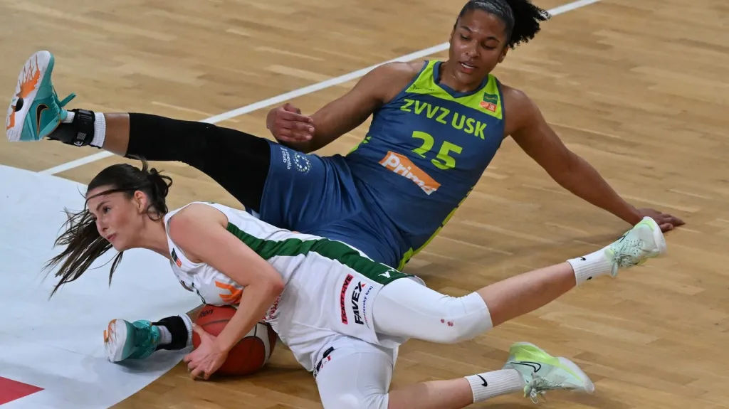 Natálie Stoupalová v souboji s Alyssou Thomasovou