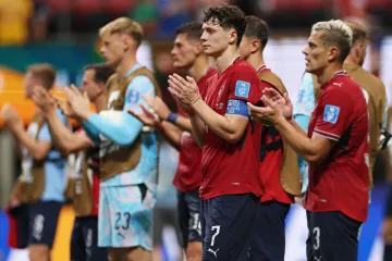 Zklamaní čeští hráči v čele s kapitánem Ladislavem Krejčím