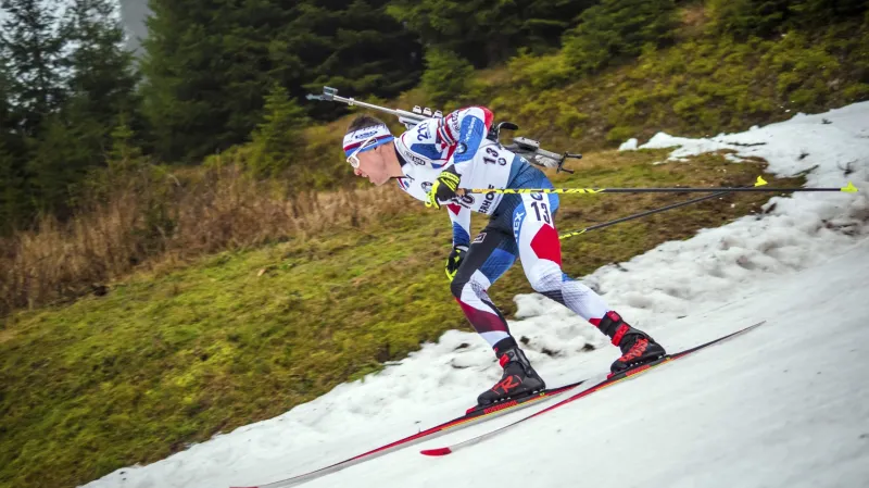 Biatlonista Michal Krčmář během závodu SP v Oberhofu