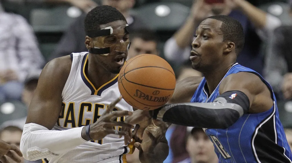 Dwight Howard v utkání s Indianou