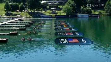 Finále SP v Lucernu dvojek bez kormidelnice se stříbrnými Flamíkovou a Šantrůčkovou