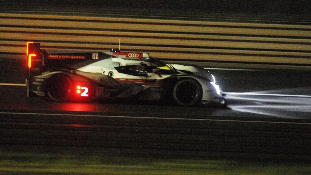 Marcel Fassler ve voze Audi R18 E-Tron Quattro Hybrid